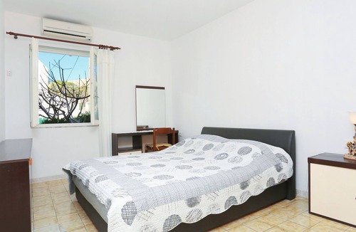 Lokva Rogoznica Apartment | Two bedroom apartment with balcony and sea view Lokva Rogoznica, Omiš (A-18211-a)