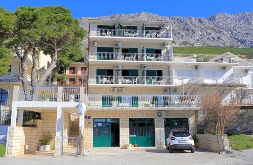 Lokva Rogoznica Apartment | Two bedroom apartment with balcony and sea view Lokva Rogoznica, Omiš (A-18211-a)