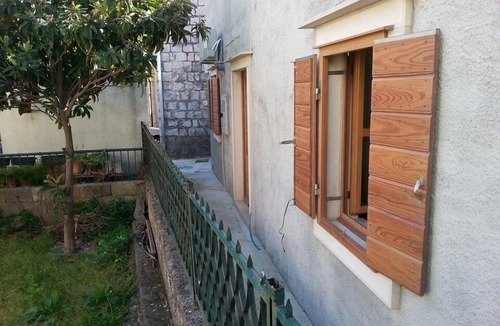 Kastel Stafilic Apartment | Two bedroom apartment near beach Kaštel Štafilić, Kaštela (A-11539-a)