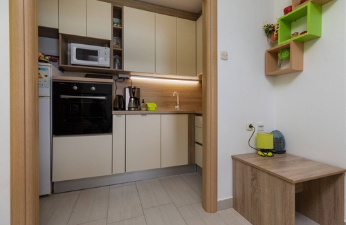 Celina Apartment | Two bedroom apartment with a swimming pool by the beach Zavode, Omiš (A-1021-a)