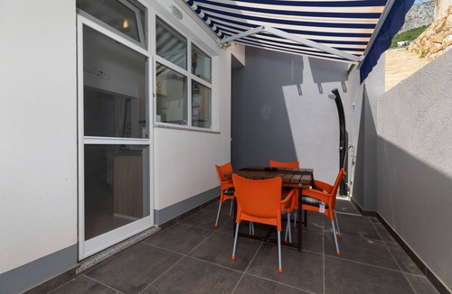 Celina Apartment | Two bedroom apartment with a swimming pool by the beach Zavode, Omiš (A-1021-b)