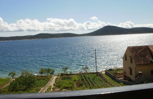 Prvic Sepurine Apartment | Two bedroom apartment near beach Šepurine, Prvić (A-4238-b)
