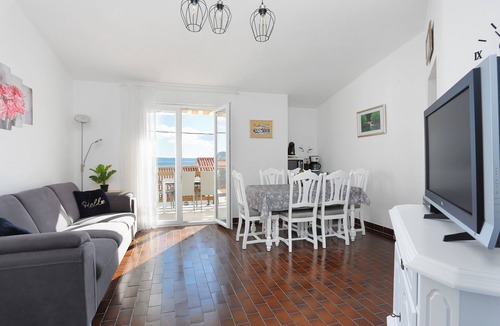 Seget Vranjica Apartment | Two bedroom apartment near beach Seget Vranjica, Trogir (A-6094-a)