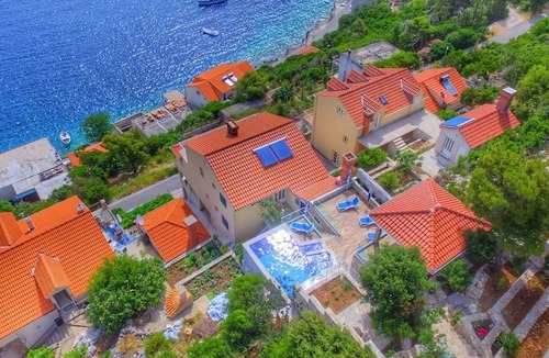 Sobra Apartment | Two bedroom apartment with a swimming pool by the beach Sobra, Mljet (A-22926-a)