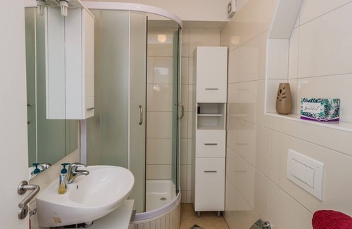 Kastel Stari Apartment | Two bedroom apartment with air-conditioning Kaštel Stari, Kaštela (A-18812-a)