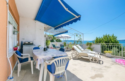 Kastel Stari Apartment | Two bedroom apartment with terrace and sea view Kaštel Stari, Kaštela (A-19465-a)
