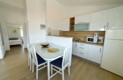 Businci Apartment | Two bedroom apartment with balcony and sea view Mavarštica, Čiovo (A-25405-c)