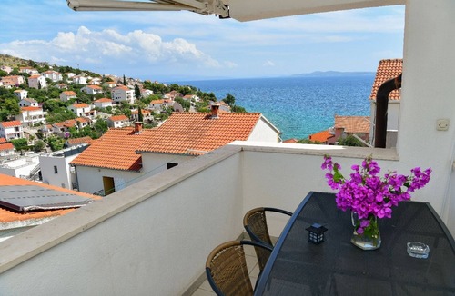 Businci Apartment | Two bedroom apartment with balcony and sea view Mavarštica, Čiovo (A-25405-c)