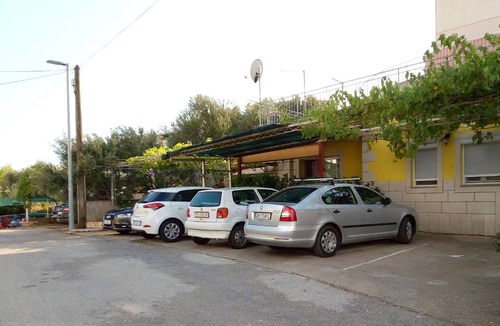 Businci Apartment | Two bedroom apartment with terrace Mavarštica, Čiovo (A-25405-d)