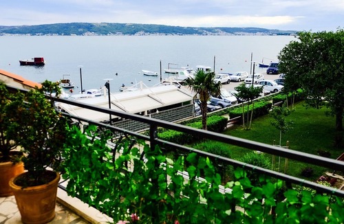 Kastel Novi Apartment | Two bedroom apartment with terrace and sea view Kaštel Novi, Kaštela (A-20607-a)