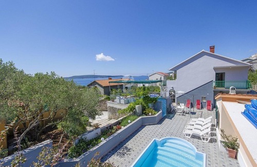 Okrug Donji Apartment | Two bedroom apartment with a swimming pool Okrug Donji, Čiovo (A-25498-b)