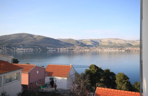 Okrug Donji Apartment | Two bedroom apartment with balcony and sea view Okrug Donji, Čiovo (A-8664-a)