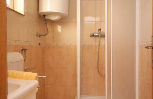 Okrug Donji Apartment | Two bedroom apartment with balcony and sea view Okrug Donji, Čiovo (A-8664-e)