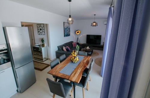 Seget Donji Apartment | Two Bedroom Apartment with Balcony