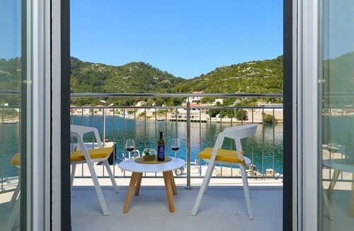 Okuklje Apartment | Two bedroom apartment near beach Okuklje, Mljet (A-22341-b)