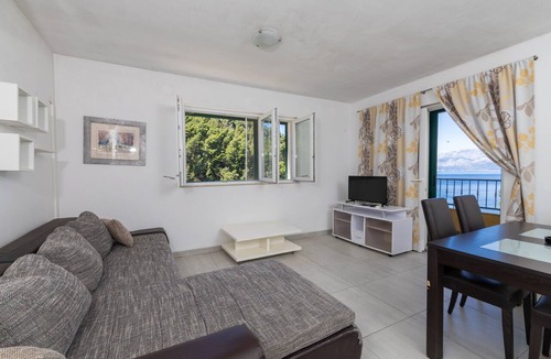 Bogomolje Apartment | Two bedroom apartment near beach Cove Mala Pogorila, Hvar (A-27650-c)