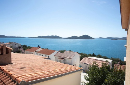 Drage Apartment | Two bedroom apartment with balcony and sea view Drage, Biograd (A-19189-c)