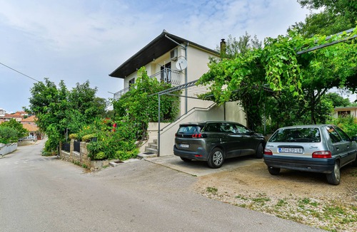 Pakostane Apartment | Two bedroom apartment with balcony and sea view Pakoštane, Biograd (A-18981-b)