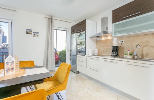 Strozanac Apartment | Two bedroom apartment with terrace Podstrana, Split (A-22897-b)