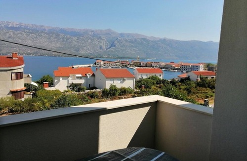 Vinjerac Apartment | Two bedroom apartment with balcony and sea view Vinjerac, Zadar (A-22585-a)