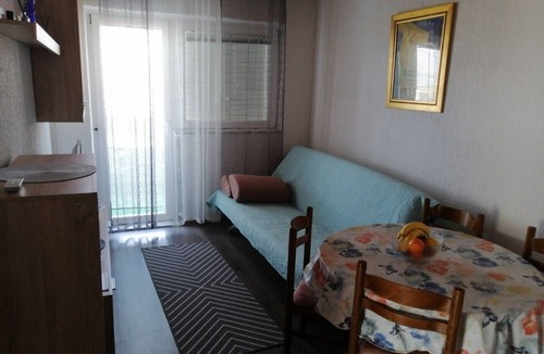 Vinjerac Apartment | Two bedroom apartment with balcony and sea view Vinjerac, Zadar (A-22585-a)
