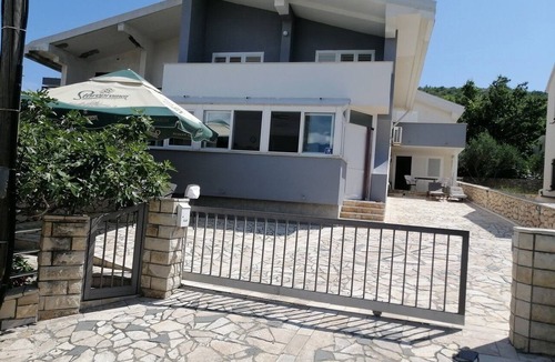 Vinjerac Apartment | Two bedroom apartment with terrace and sea view Vinjerac, Zadar (A-22585-b)