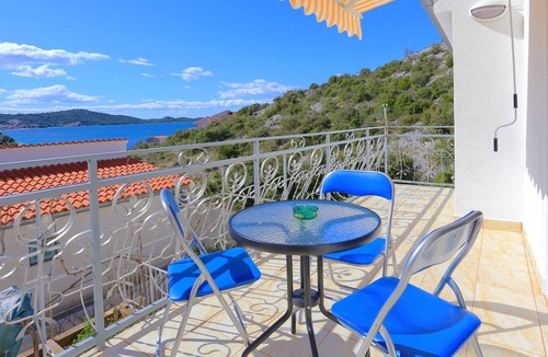 Dvornica Apartment | Two bedroom apartment with terrace and sea view Cove Kalebova Luka, Rogoznica (A-16575-a)