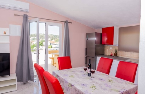 Dvornica Apartment | Two bedroom apartment near beach Kanica, Rogoznica (A-17388-a)