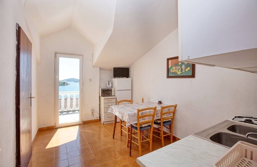 Podglavica Apartment | Two bedroom apartment near beach Stupin Čeline (Rogoznica) (A-21043-d)
