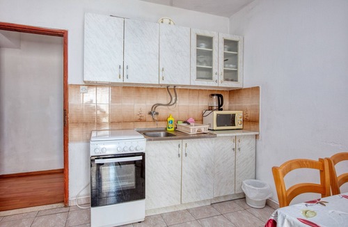Podglavica Apartment | Two bedroom apartment near beach Stupin Čeline (Rogoznica) (A-21043-a)
