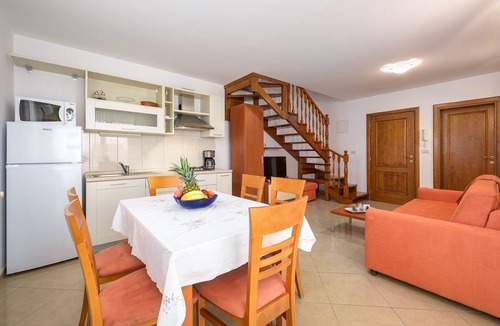 Basanija Apartment | Two bedroom apartment with a swimming pool Bašanija (Umag) (A-3402-c)