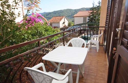 Stari Grad Apartment | Two bedroom apartment with balcony Stari Grad, Hvar (A-5730-a)