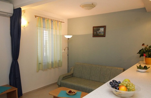 Silo Apartment | Two-bedroom Apartment Delić. S. Nr 1, 10 m from Beach