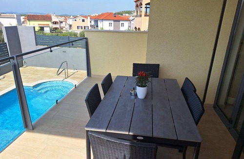 Brodarica Apartment | Two bedroom apartment with a swimming pool Brodarica, Šibenik (A-20248-a)
