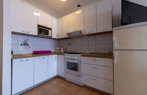 Bogomolje Apartment | Two bedroom apartment near beach Cove Solotiša, Hvar (A-4623-b)