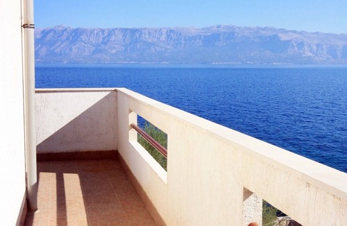 Bogomolje Apartment | Two bedroom apartment near beach Cove Solotiša, Hvar (A-5610-a)