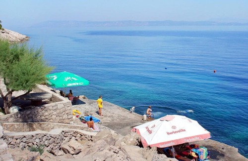 Bogomolje Apartment | Two bedroom apartment near beach Cove Solotiša, Hvar (A-5610-c)
