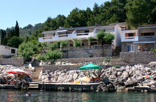 Bogomolje Apartment | Two bedroom apartment near beach Cove Solotiša, Hvar (A-5610-d)