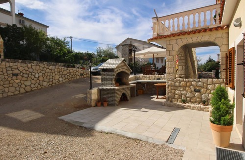 Soline Apartment | Two bedroom apartment with terrace Soline, Krk (A-19198-a)