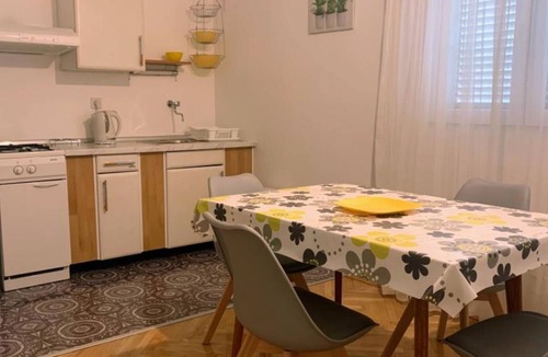 Drasnice Apartment | Two Bedroom Apartment with veranda