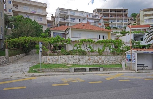 Dugi Rat Apartment | Two bedroom apartment near beach Dugi Rat, Omiš (A-7575-c)