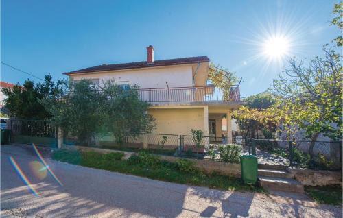Gornji Karin Apartment | Two-Bedroom Apartment In Gornji Karin