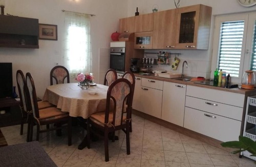 Necujam Apartment | Two bedroom apartment with terrace and sea view Nečujam, Šolta (A-21776-a)