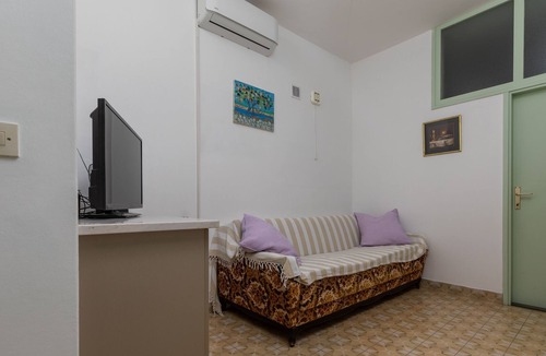 Jesenice Apartment | Two bedroom apartment near beach Sumpetar, Omiš (A-949-a)