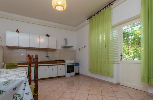 Jesenice Apartment | Two bedroom apartment near beach Sumpetar, Omiš (A-949-a)