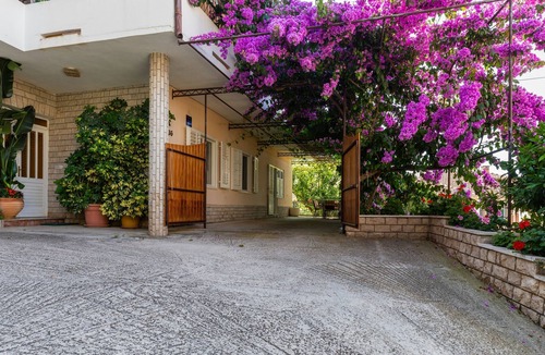 Jesenice Apartment | Two bedroom apartment near beach Sumpetar, Omiš (A-949-a)