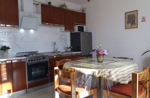 Jesenice Apartment | Two bedroom apartment with terrace and sea view Sumpetar, Omiš (A-7550-a)