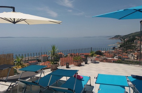 Jesenice Apartment | Two bedroom apartment with terrace and sea view Sumpetar, Omiš (A-7550-a)