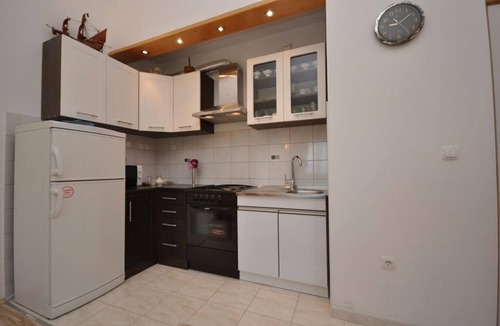 Jesenice Apartment | Two bedroom apartment with terrace and sea view Sumpetar, Omiš (A-7550-b)