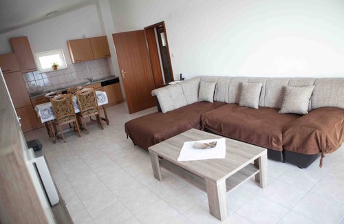 Jesenice Apartment | Two bedroom apartment with terrace and sea view Suhi Potok, Omiš (A-11574-b)